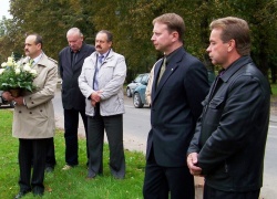Rugsėjo 22 d. paminėtos Prezidento Algirdo Mykolo Brazausko 79- osios gimimo metinės. Ta proga rajono vadovai prie iškilaus mūsų krašto garbės piliečio atminimo lentos padėjo gėlių Rugsėjo 22 d. paminėtos Prezidento Algirdo Mykolo Brazausko 79- osios gimimo metinės. Ta proga rajono vadovai prie iškilaus mūsų krašto garbės piliečio atminimo lentos padėjo gėlių